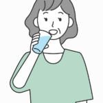 水を飲む年配女性のイラスト