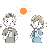 熱中症対策で水を飲む年配夫婦のイラスト